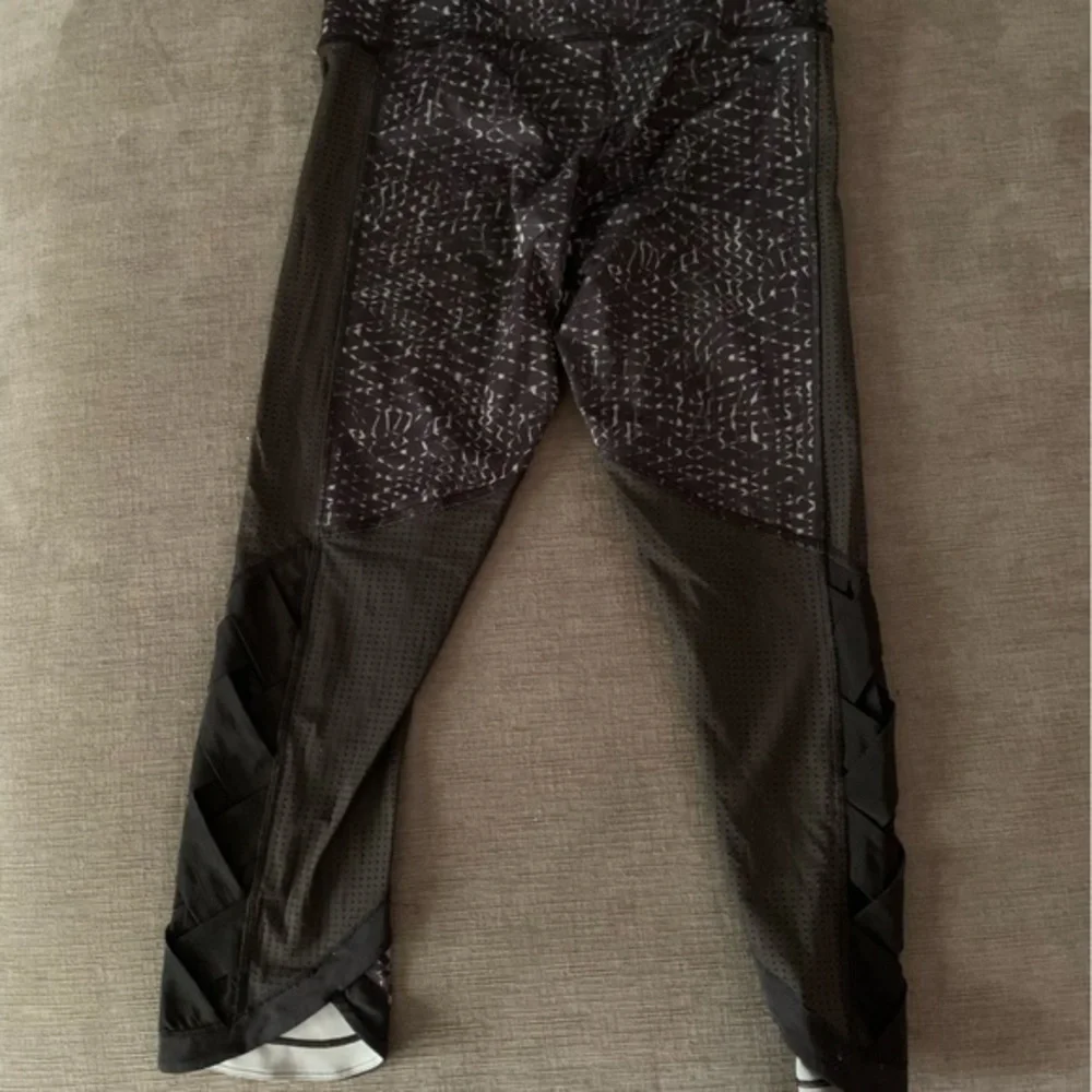 GUC Lululemon workout leggings